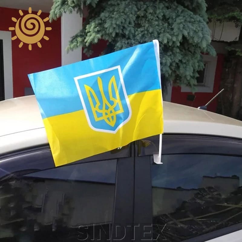 Прапор України на кріпленні на вікно до машини